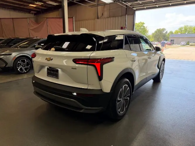2024 Chevrolet Blazer EV LT AWD photo 5