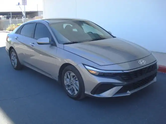2024 Hyundai Elantra 1.6 HEV Blue's photo