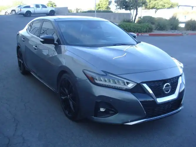 2019 Nissan Maxima SR's photo