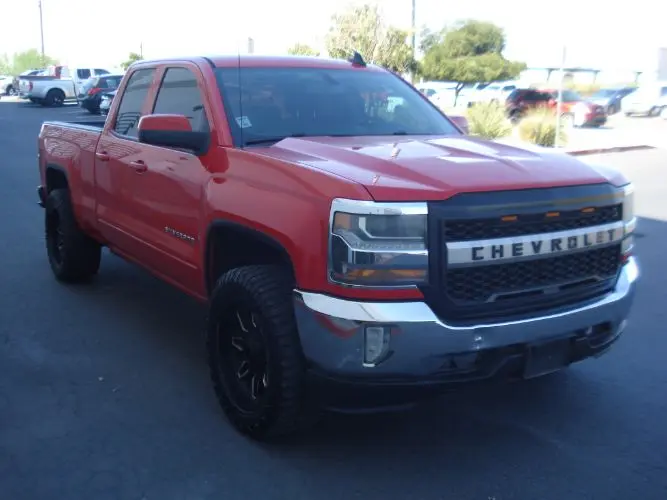 2016 Chevrolet Silverado 1500 LT Double Cab Std Box photo 3