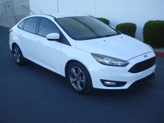 2018 Ford Focus Sedan SE's photo