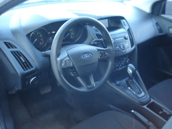 2018 Ford Focus Sedan SE photo 5