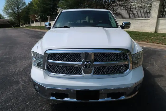 2018 RAM 1500 Lone Star Silver 4x4 Crew Cab 5'7 photo 4