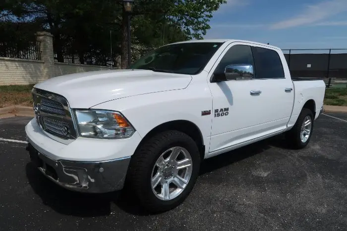 2018 RAM 1500 Lone Star Silver 4x4 Crew Cab 5'7 photo 3