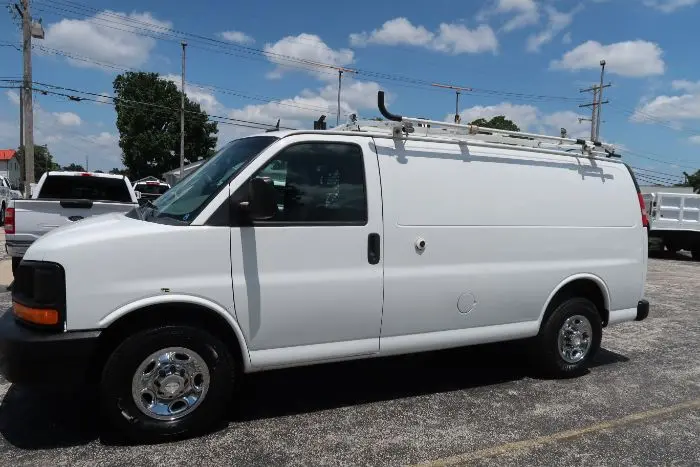 2015 Chevrolet Express 2500 Work Van HD photo 3