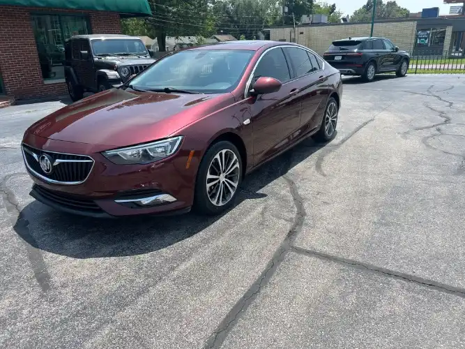 2018 Buick Regal Essence FWD's photo