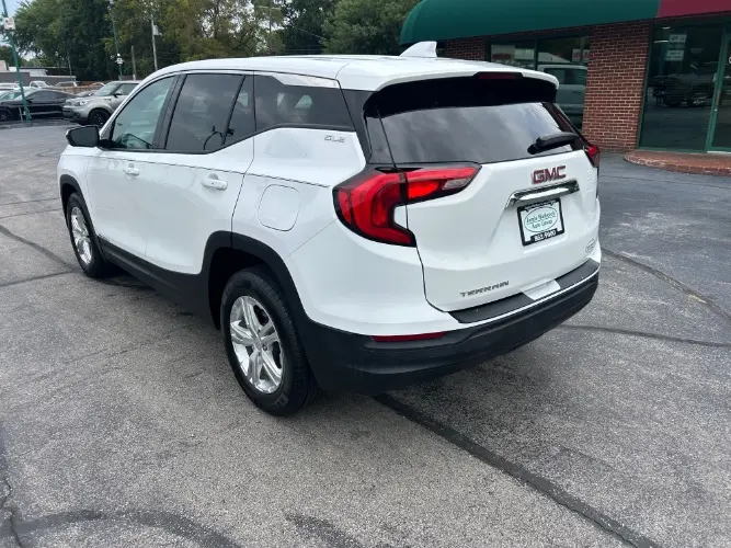 2020 GMC Terrain SLE FWD photo 3