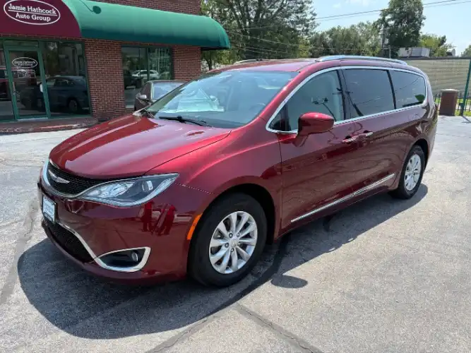 2019 Chrysler Pacifica Touring L's photo
