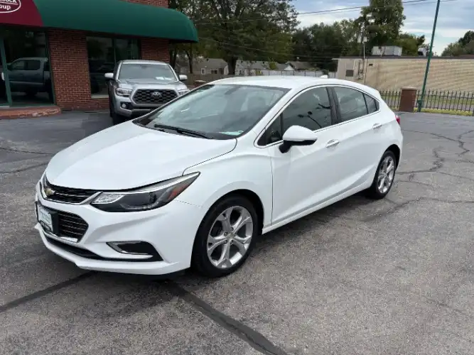 2018 Chevrolet Cruze Premier Hatchback Auto's photo