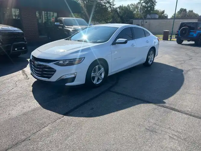 2020 Chevrolet Malibu LS's photo