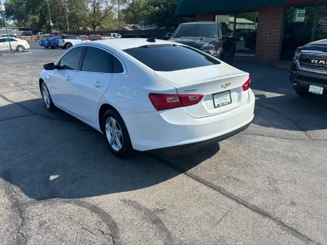 2020 Chevrolet Malibu LS photo 3