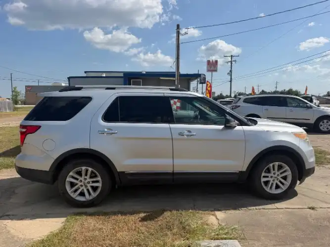 2011 Ford Explorer XLT's photo