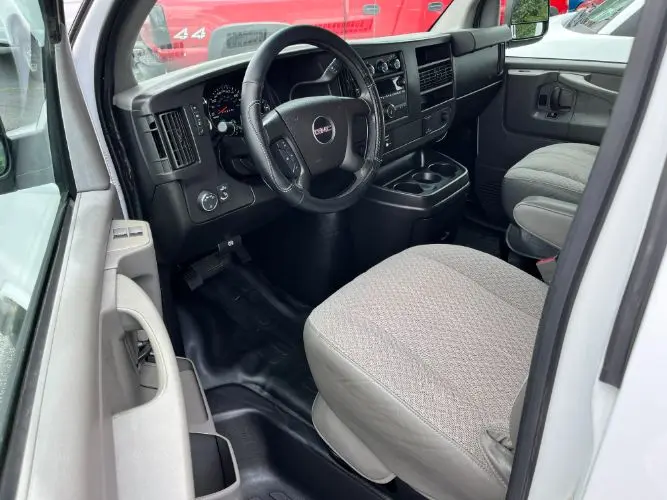 2015 GMC Savana 2500 Cargo Van photo 5
