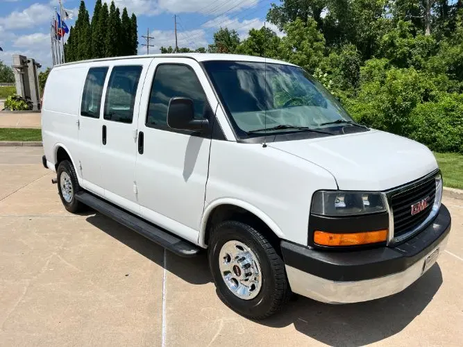 2015 GMC Savana 2500 Cargo Van photo 4