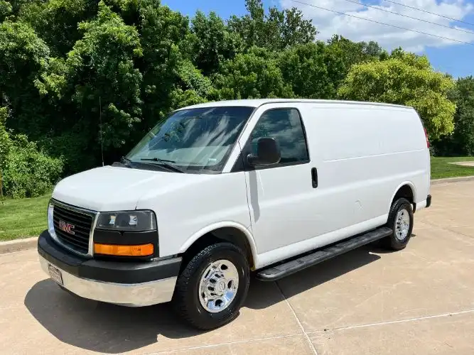 2015 GMC Savana 2500 Cargo Van's photo