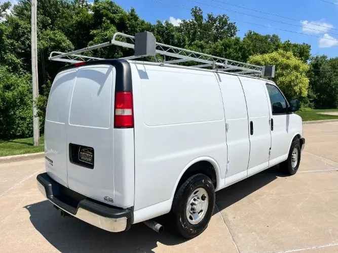 2015 Chevrolet Express 3500 Work Van HD photo 3
