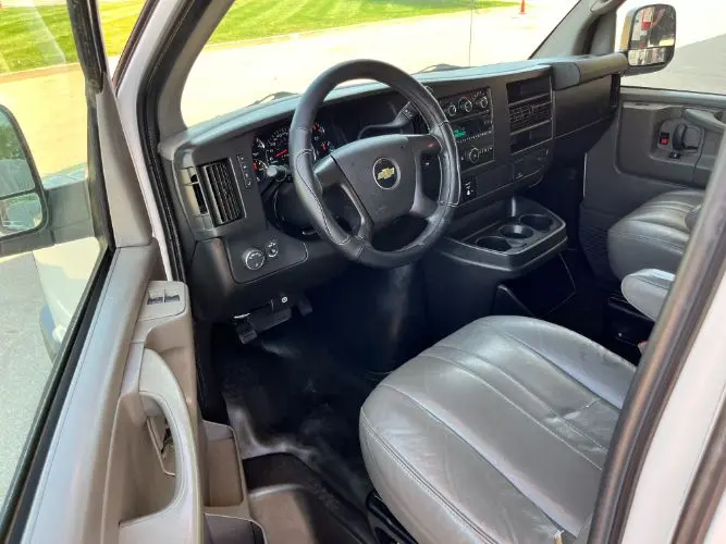 2015 Chevrolet Express 3500 Work Van HD photo 5