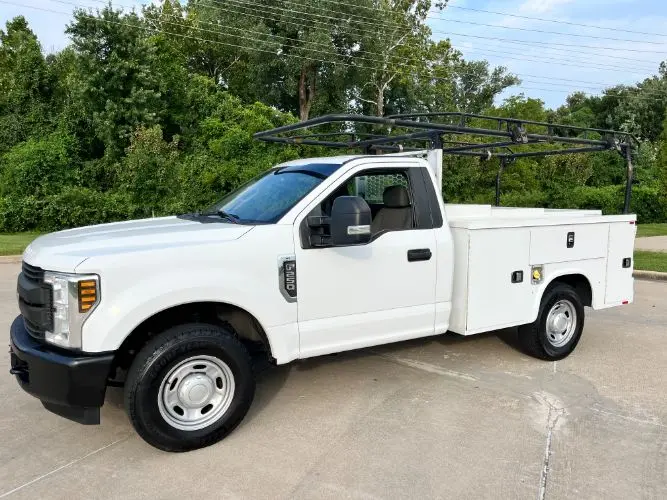 2018 Ford F-250 XLT Regular Cab 8' Box photo 4