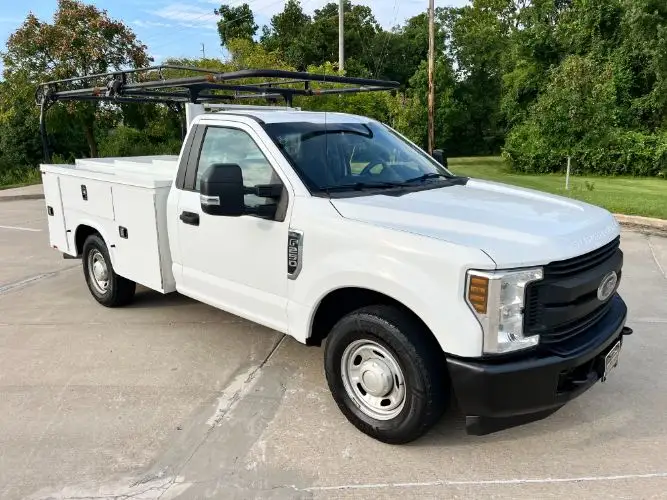 2018 Ford F-250 XLT Regular Cab 8' Box photo 1