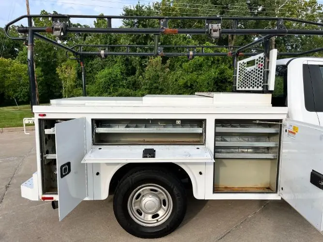 2018 Ford F-250 XLT Regular Cab 8' Box photo 5