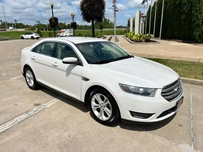 2015 Ford Taurus SEL FWD's photo