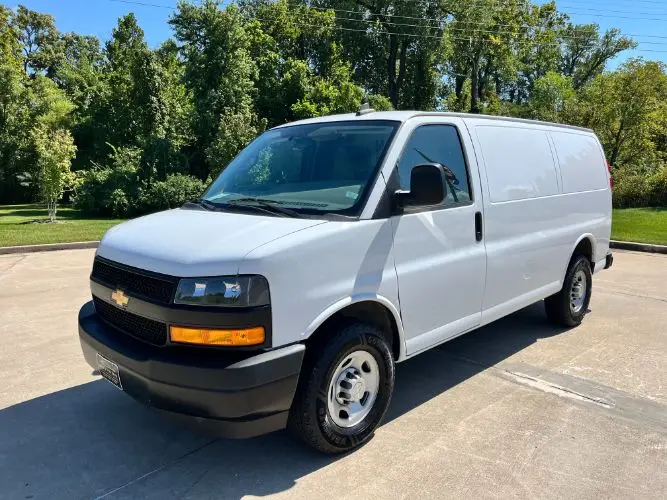 2022 Chevrolet Express Work Van HD 2500 photo 4