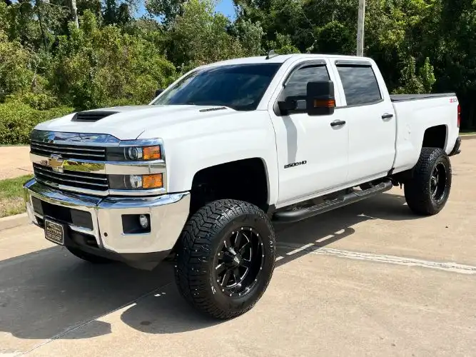 2018 Chevrolet Silverado HD LTZ 4WD Crew Cab Standard Box's photo