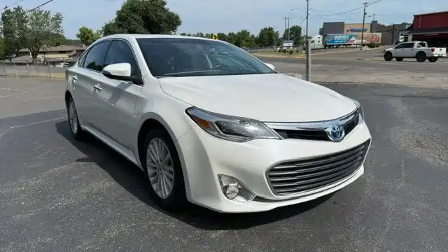 2013 Toyota Avalon XLE Premium Hybrid's photo