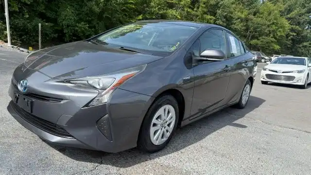 2016 Toyota Prius Two's photo