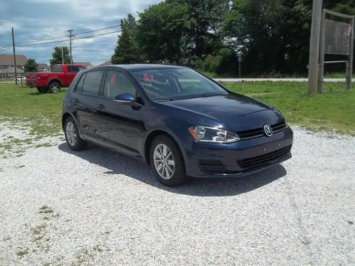 2017 Volkswagen Golf TSI S 4-Door Auto's photo