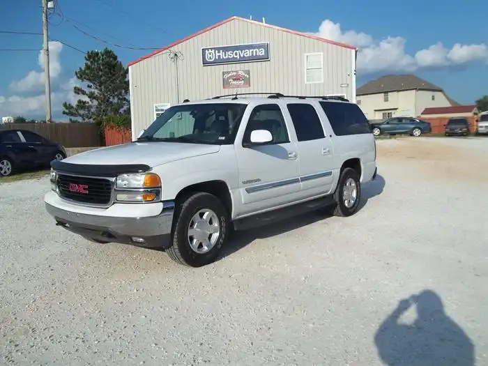 2004 GMC Yukon SLE 4WD 1/2 Ton's photo