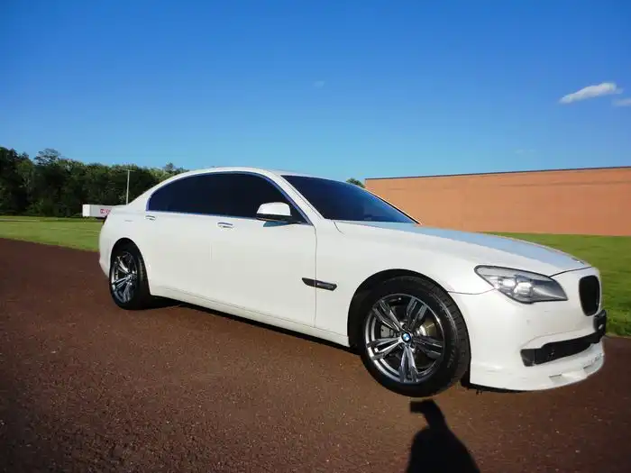 2009 BMW 7 Series 750Li's photo