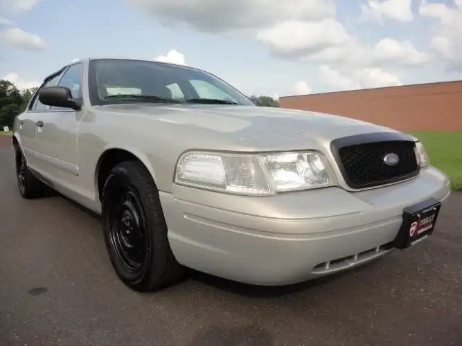 2006 Ford Crown Victoria Commercial Base (Fleet)'s photo