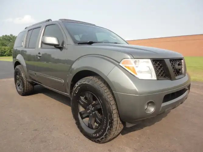 2007 Nissan Pathfinder LE 4X4's photo