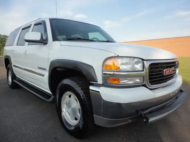 2005 GMC Yukon 4WD 1/2 Ton SLE's photo