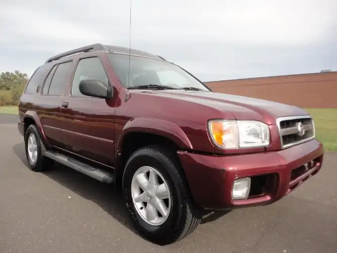 2002 Nissan Pathfinder SE 4X4 4AT's photo