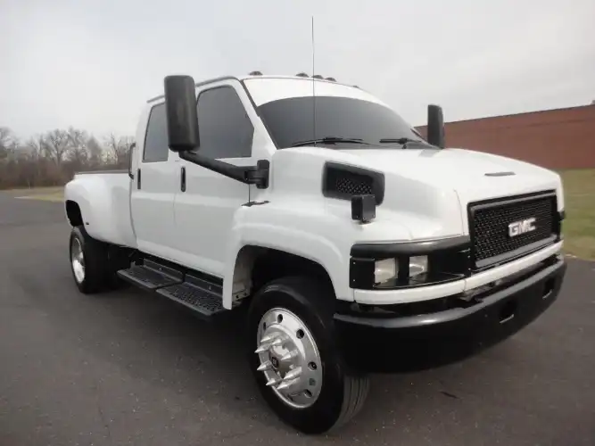 2004 GMC TopKick's photo