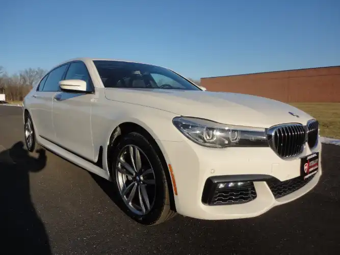 2017 BMW 7 Series 740i xDrive's photo