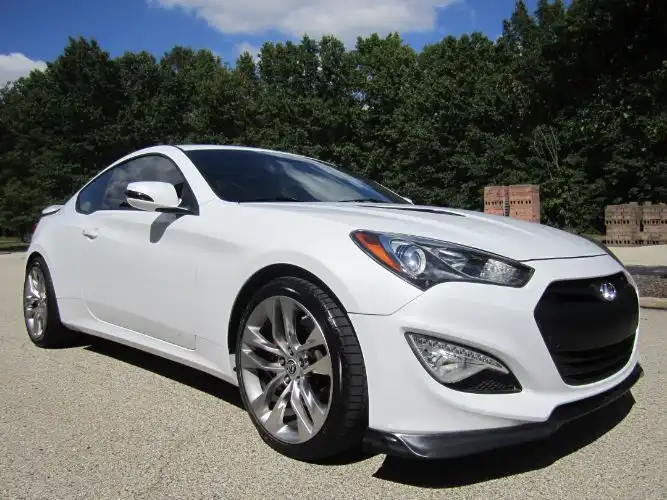2016 Hyundai Genesis Coupe 3.8 Ultimate 8-Speed A/T's photo