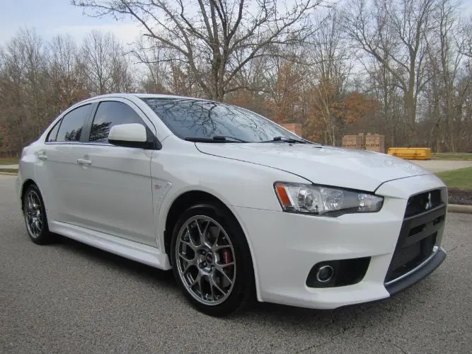 2014 Mitsubishi Lancer Evolution MR photo 3