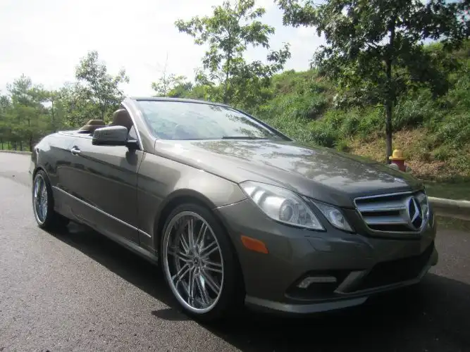 2011 Mercedes-Benz E-Class E550 Launch Edition's photo