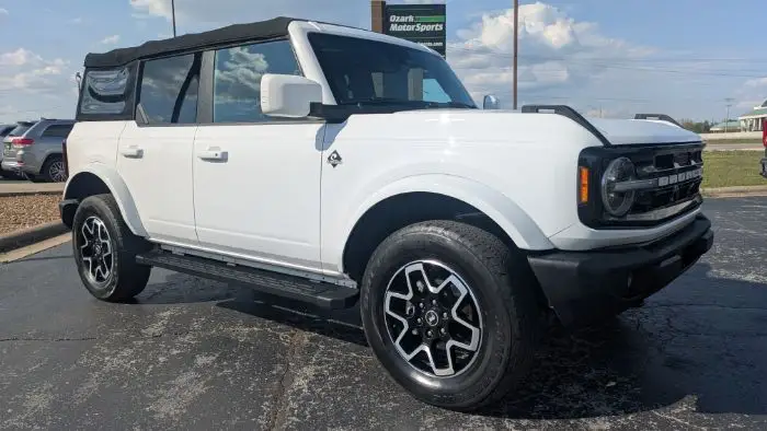 2022 Ford Bronco Outer Banks Advanced 4x4 photo 1