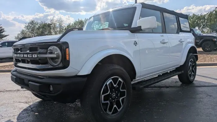 2022 Ford Bronco Outer Banks Advanced 4x4 photo 3