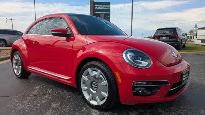 2018 Volkswagen Beetle 2.0T SE Auto's photo