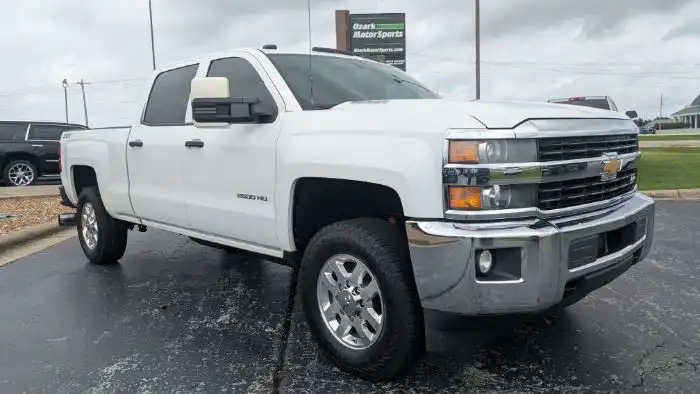 2015 Chevrolet Silverado HD 1LT 4WD Crew Cab Standard Box's photo