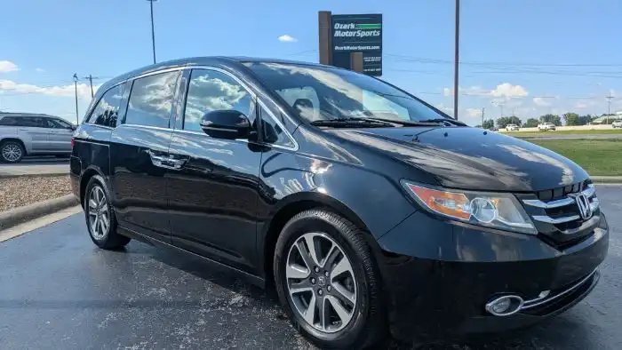 2015 Honda Odyssey Touring Elite's photo