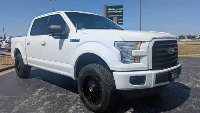 2015 Ford F-150 XLT 4WD SuperCrew 145 in's photo