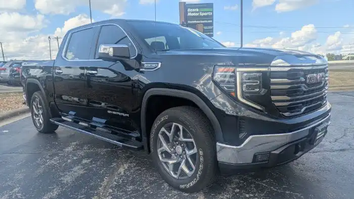 2023 GMC Sierra SLT 4WD Crew Cab Short Box's photo