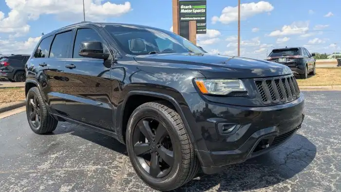 2016 Jeep Grand Cherokee Overland 4WD's photo