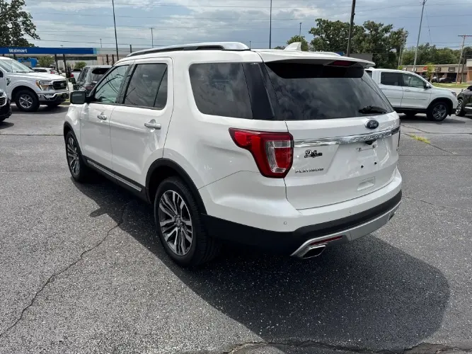 2017 Ford Explorer Platinum 4WD photo 3